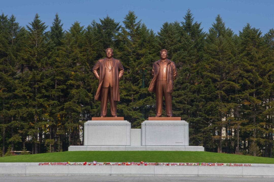 North Korea, « The Benevolent Sun », a book to come soon by Pierre Bessard, design by the Dutch artistic director SYB, Sybren Kuiper (Works 1990-2015) perhaps I’ll come again, just for close definitely this one in end of the year… Serie « The great Leader » a panorama in all the country (30 cities, Pyongyang Sariwon Wonsan Hamhung Nampo Sinuiju Sunchon Haeju Kimchaek Chongjin Anju Sunchon Kaesong Kiliju Musan Chosan Kanggye Hungnam Yonan Handae-ri Sinpo Unsan… Editions Bessard
