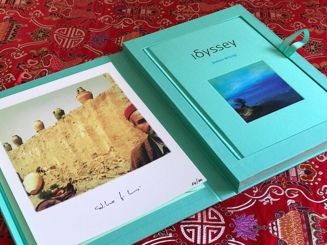 #Idssey by Stefano De Luigi a limited edition of 500 copies numbered by the artist, include a signed c print. Attached the Artist Edition in his clamshell box, fantastic design, text by Laura Serani. Editions Bessard available on our website Now! here the link: http://www.editionsbessard.com/product/idyssey-limited-edition-of-500-copies-signed-c-print/