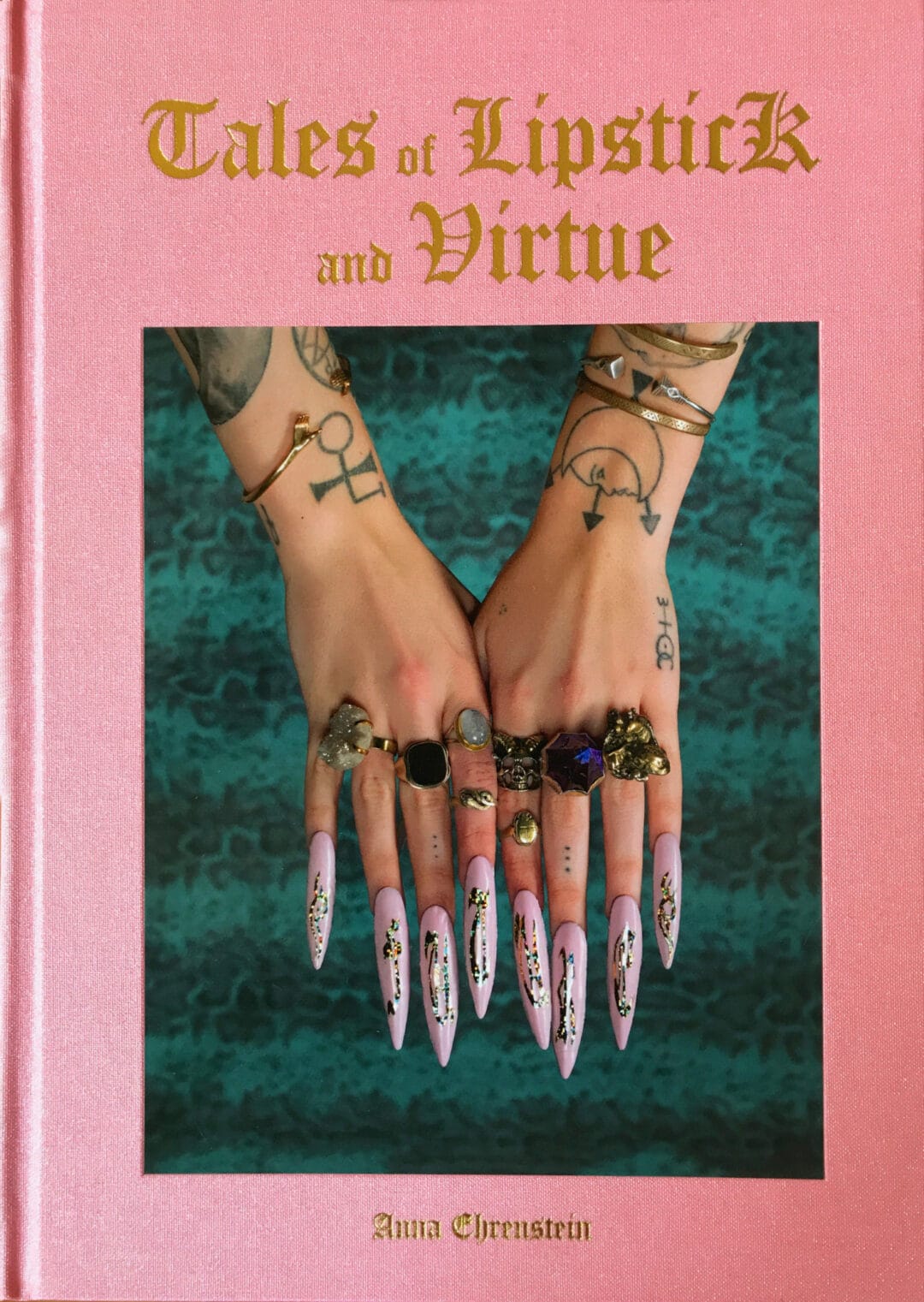 Best #PhotoBook of nthe year by Elisabeth AVEDON : « Tales Of Lipstick And Virtue » :BeSpoke Collection byAnna Ehrenstein. Elizabeth Avedon said: My Round-Up of Best Photography Books of 2017! I know there are a lot of great « Best Books » lists out there so I’ve tried to include several off the beaten path for you here. Part II in a few days. http://elizabethavedon.blogspot.com/…/best-photography-book…
