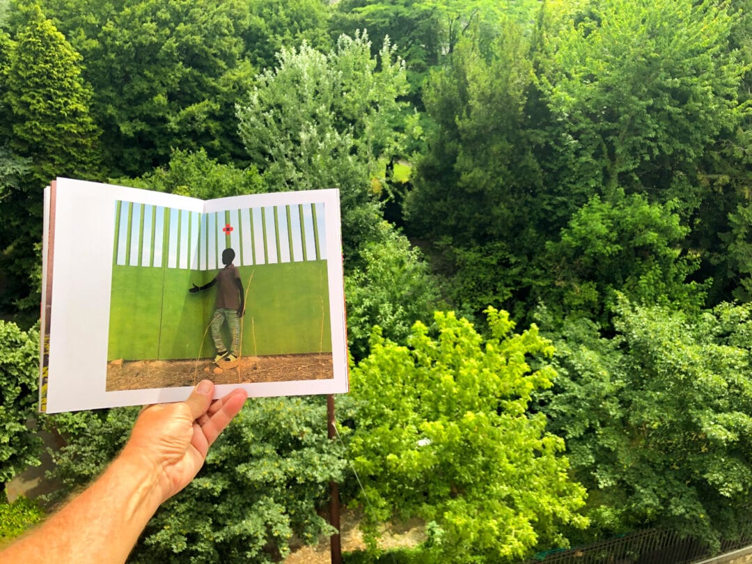 The Shadowed People (edition of 250 copies + 13×18 cm signed C print) by the #photographer Saïdou Dicko walking into the French Riviera coastline. Only 36€!#livre #editionsbessard