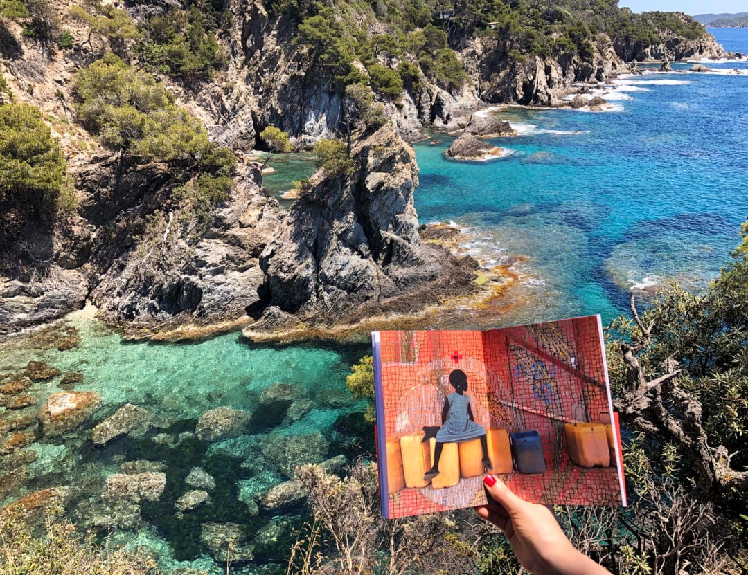 The Shadowed People (edition of 250 copies + 13×18 cm signed C print) by the #photographer Saïdou Dicko walking into the French Riviera coastline. Only 36€!#livre #editionsbessard