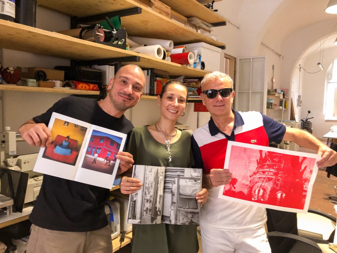 After the confinement, and the economic difficulties of the covid19, éditions bessard is always in search of perfection and novelty, in Florence (Italy) working in progress with Giuseppe and Linda of the Concretipo printing press, new projects with new impressions…#happypublisher