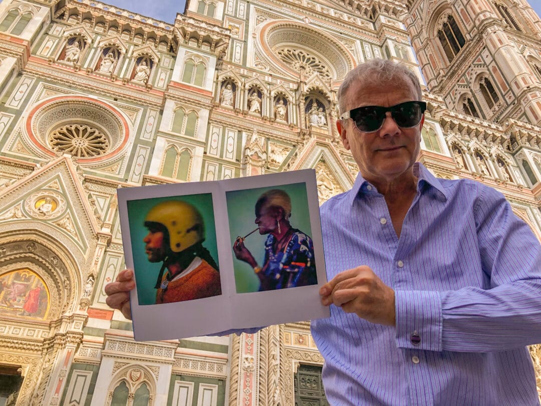 NEW collection: L’IMPERIALE COLLECTION N•1 by the #Brazilian #photographer @claudio Edinger #firenze #italy #selfportrait #Happypublisher at Piazza del Duomo. Limited Edition 250 copies + signed c print only 36€