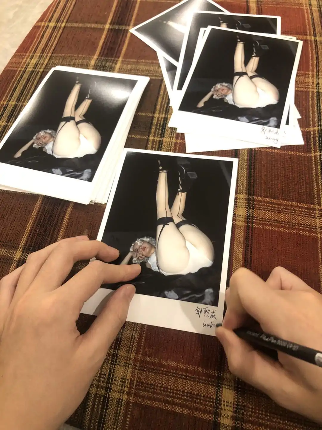 The young generation of Chinese artist, 23 years old. 5 x 100 copies in 5 colors cloth binding, green, blue, yellow, red, black. Include a 13 x 18 cm signed c print by the author